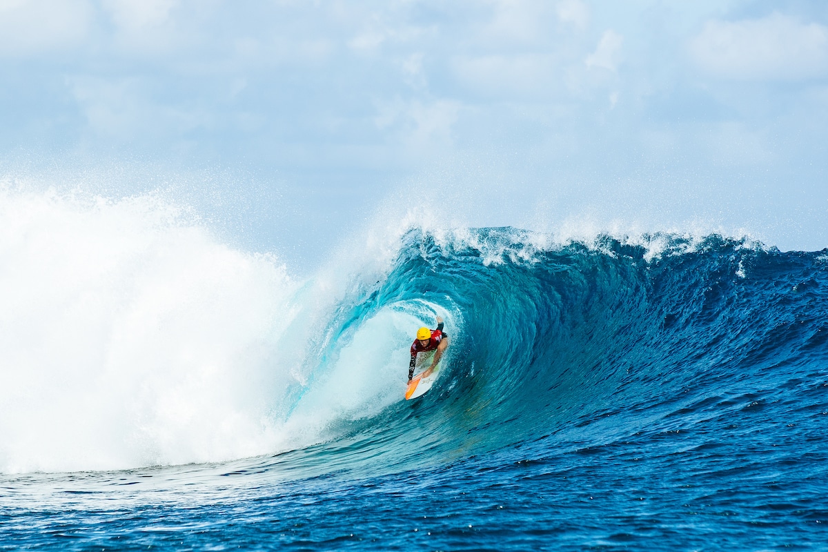 Teahupoo Tahiti big wave surfing – 20 Foot Plus video