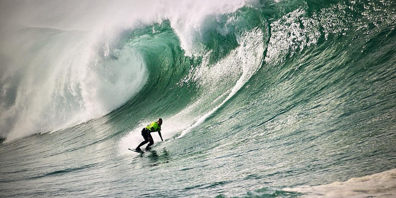 Teen Robyn Larg Surfs Nazare