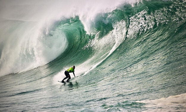 Teen Robyn Larg Surfs Nazare