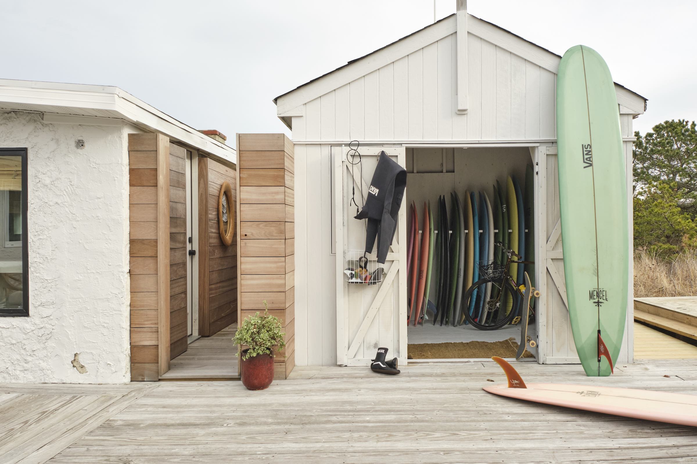 Coastal surf dwelling