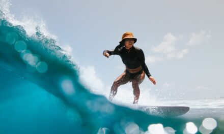 Maldives: Liveaboard or Luxury Resort?